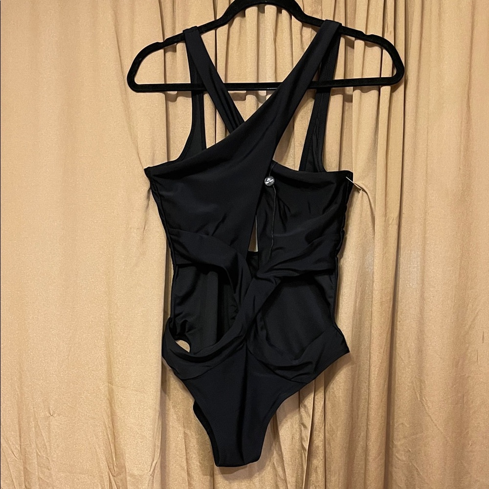 NWOT Fashion Nova L Elegant Blk Asymmetrical 1-Piece Swimsuit Slot 4 Breast Pads